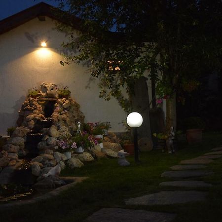 Guest House Raiski Kаt Mezek Exterior photo