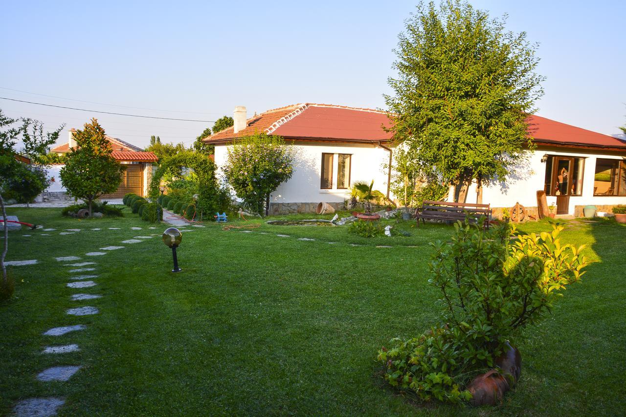 Guest House Raiski Kаt Mezek Exterior photo