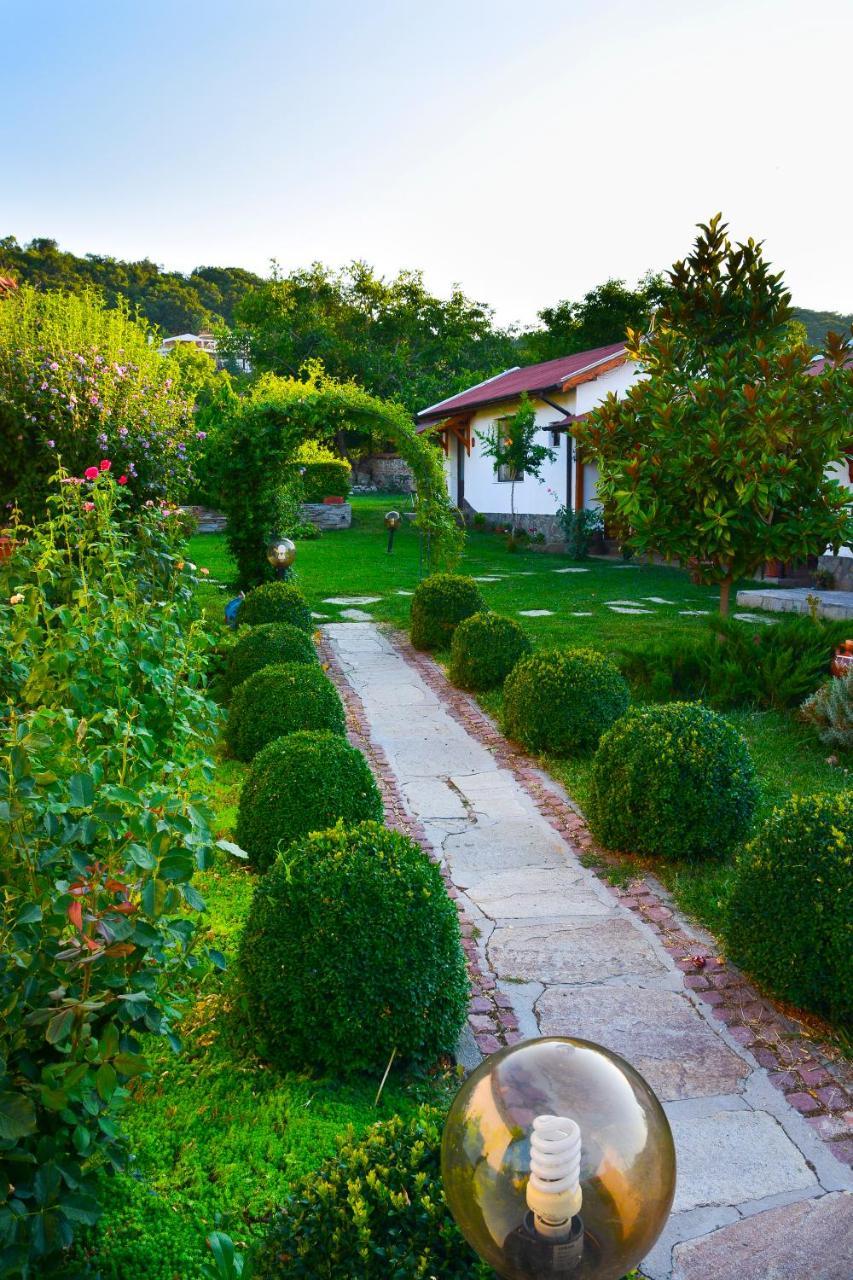 Guest House Raiski Kаt Mezek Exterior photo