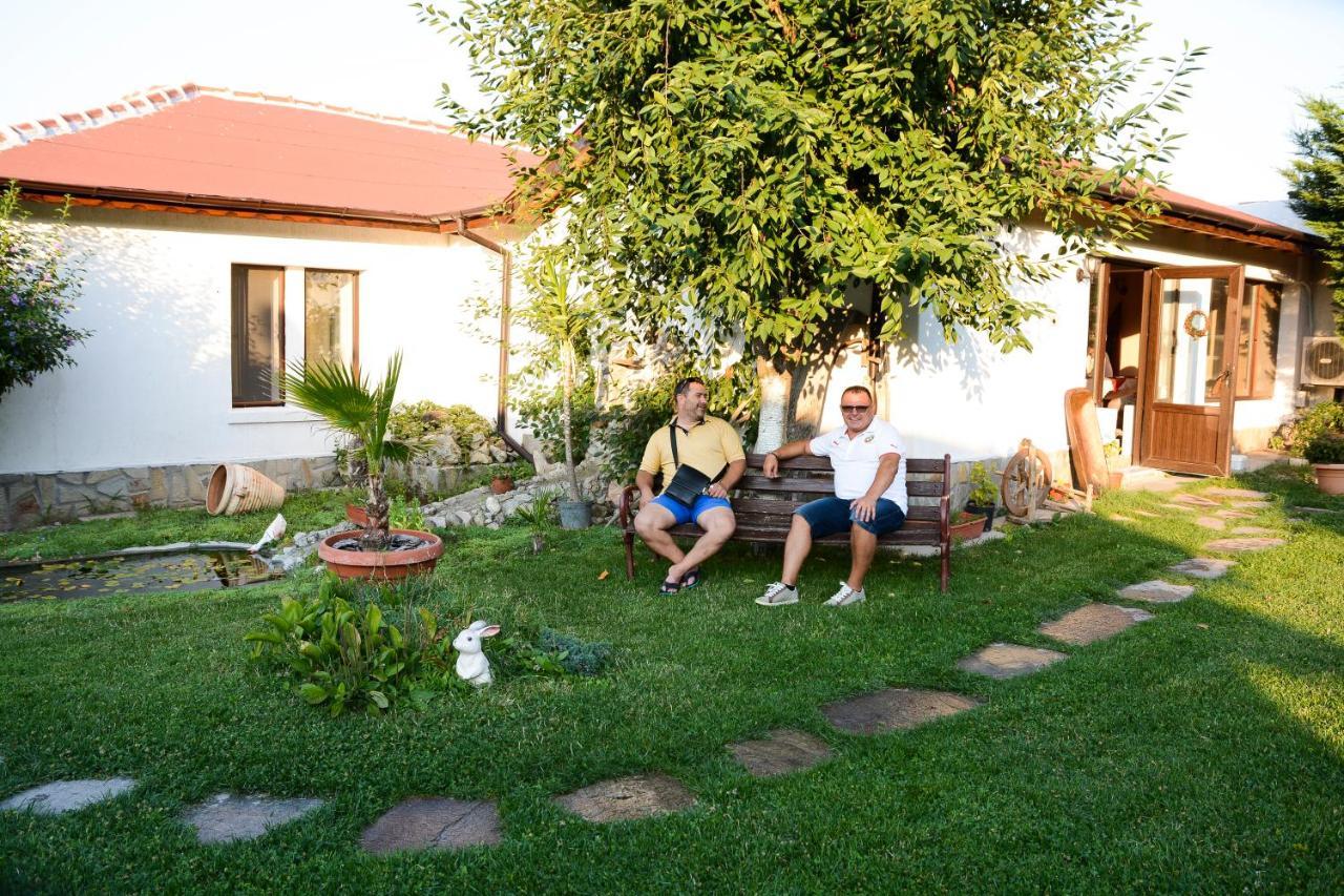 Guest House Raiski Kаt Mezek Exterior photo