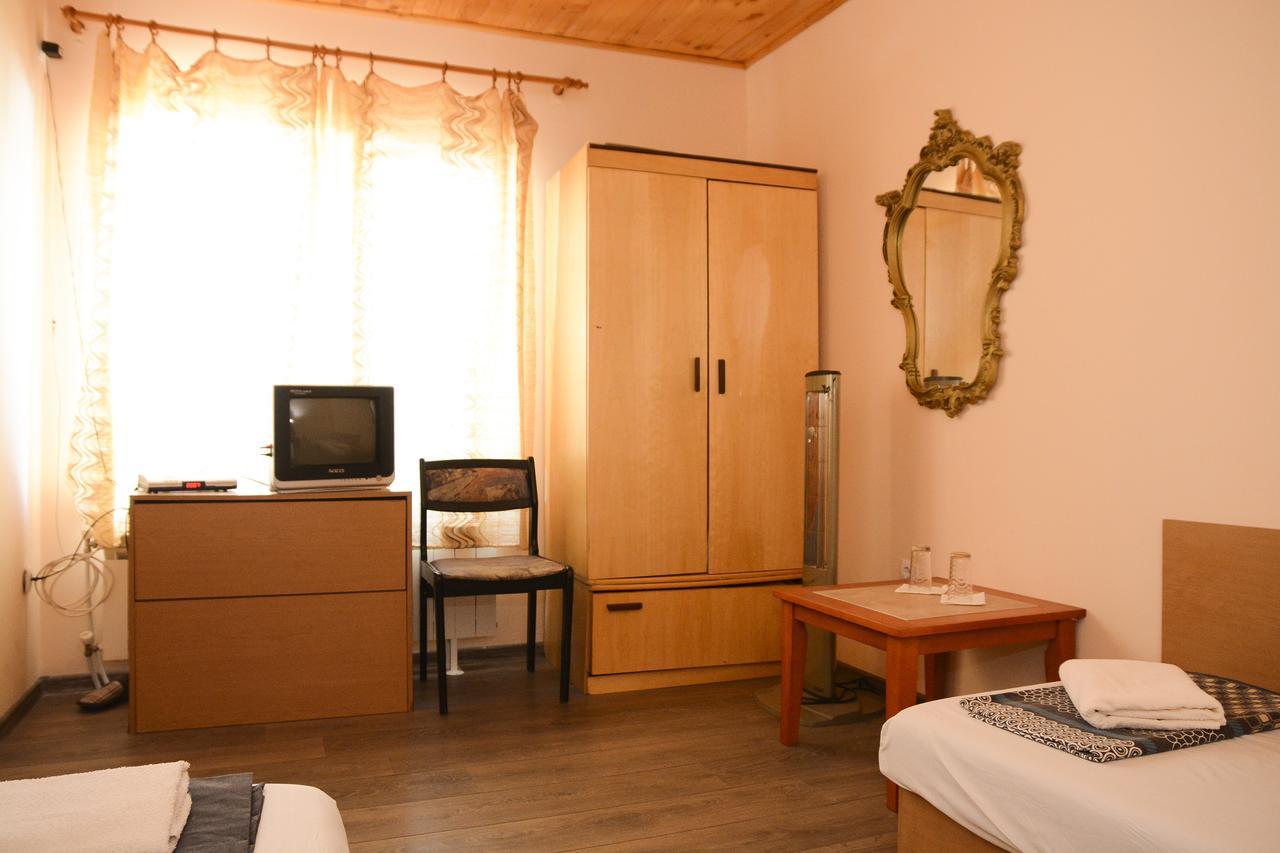 Guest House Raiski Kаt Mezek Exterior photo