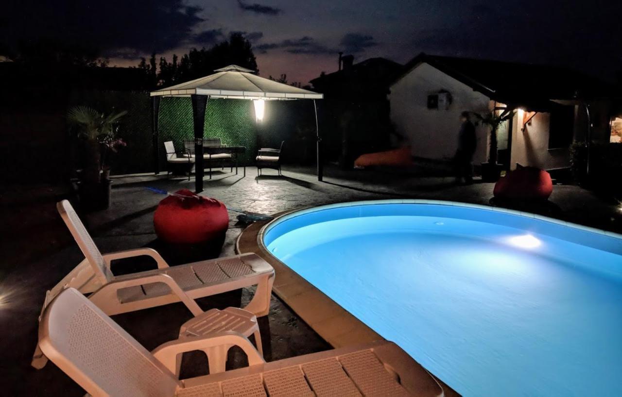 Guest House Raiski Kаt Mezek Exterior photo