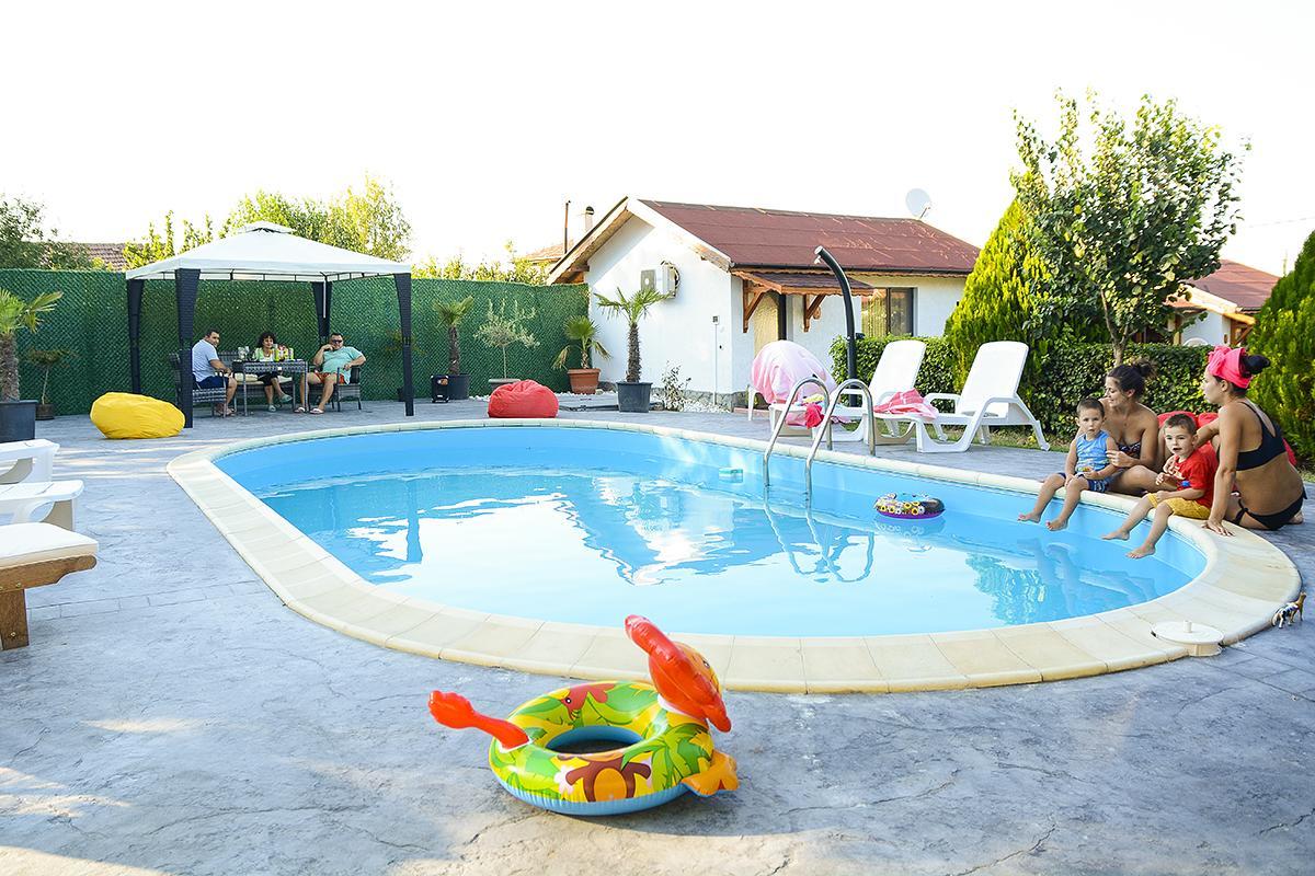 Guest House Raiski Kаt Mezek Exterior photo