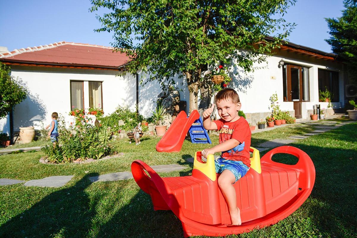 Guest House Raiski Kаt Mezek Exterior photo