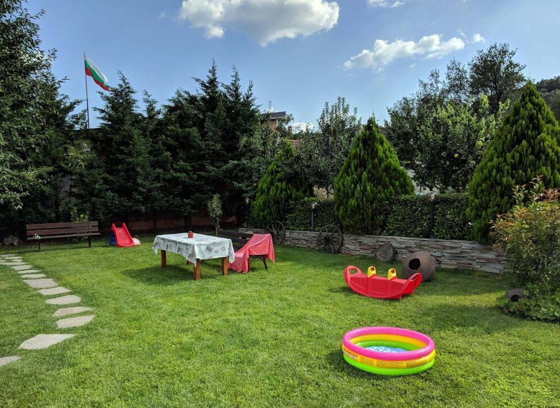 Guest House Raiski Kаt Mezek Exterior photo