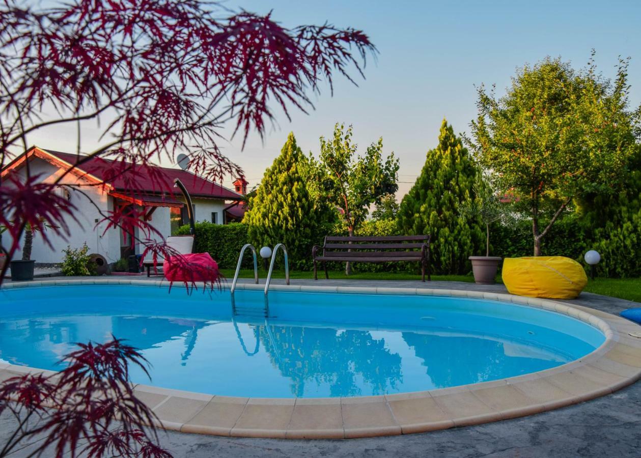 Guest House Raiski Kаt Mezek Exterior photo