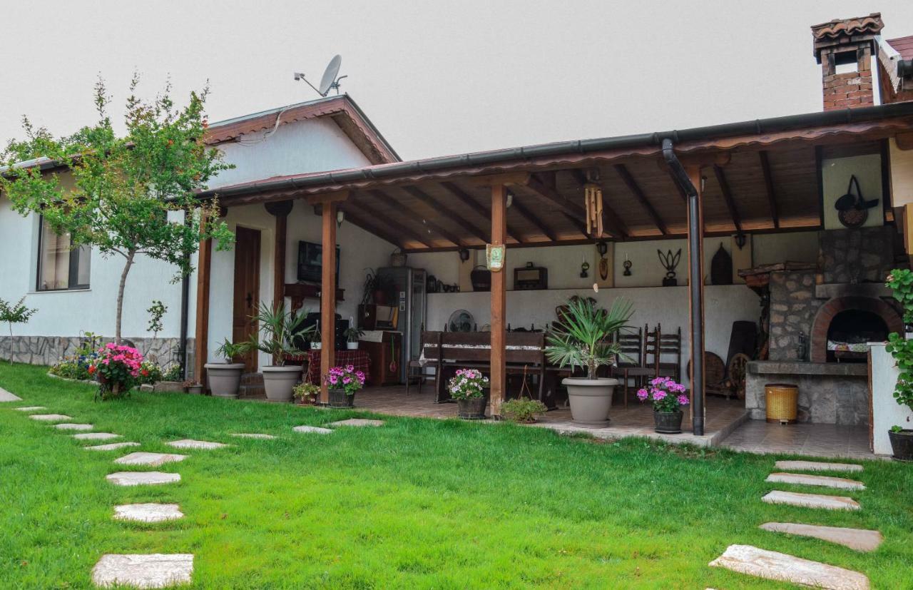 Guest House Raiski Kаt Mezek Exterior photo