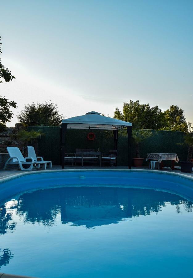 Guest House Raiski Kаt Mezek Exterior photo