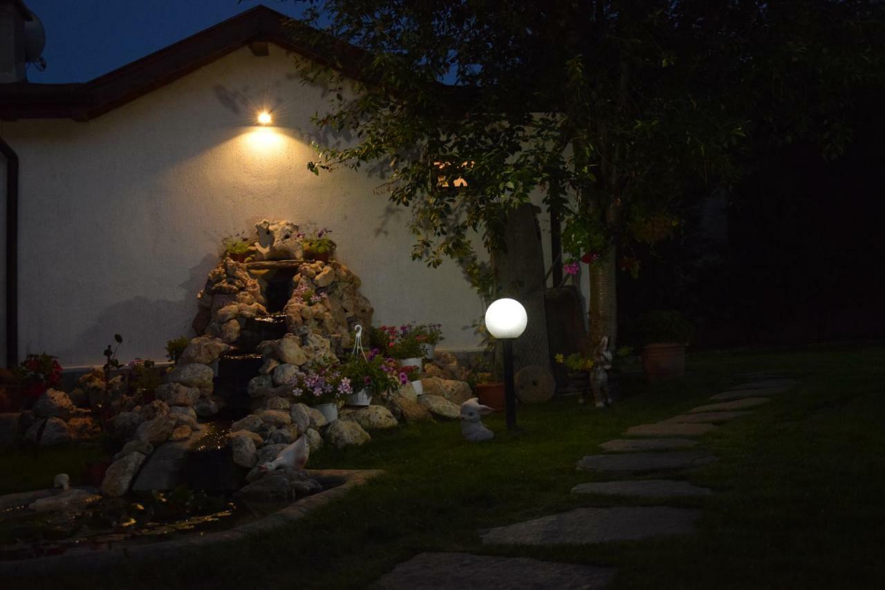 Guest House Raiski Kаt Mezek Exterior photo